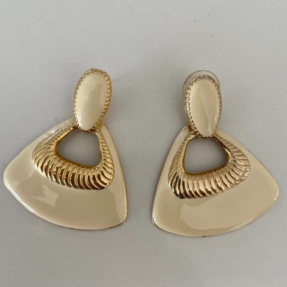 Vintage Mod Enamel Textured Gold Edge Earrings - Picture 12 of 13